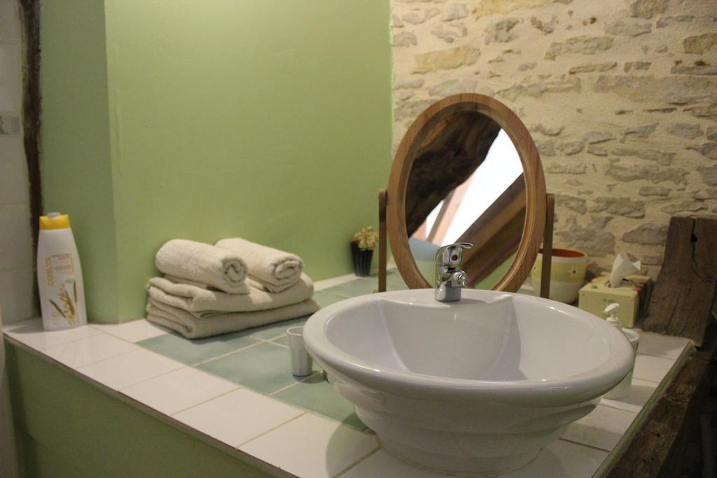Bed and Breakfast La Bicyclette Fleurie Villemoirieu Номер фото