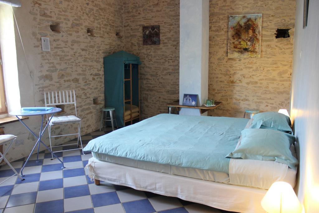 Bed and Breakfast La Bicyclette Fleurie Villemoirieu Номер фото