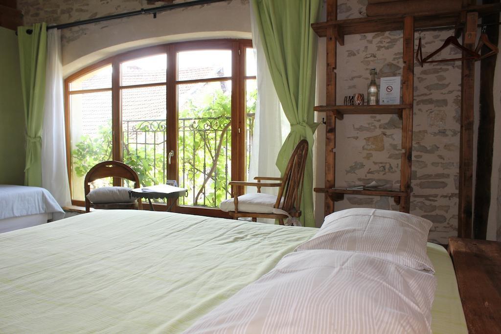 Bed and Breakfast La Bicyclette Fleurie Villemoirieu Номер фото