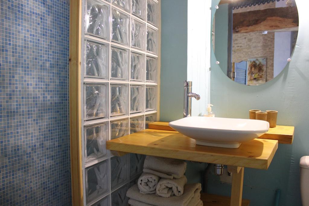 Bed and Breakfast La Bicyclette Fleurie Villemoirieu Номер фото