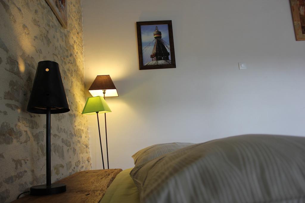 Bed and Breakfast La Bicyclette Fleurie Villemoirieu Номер фото